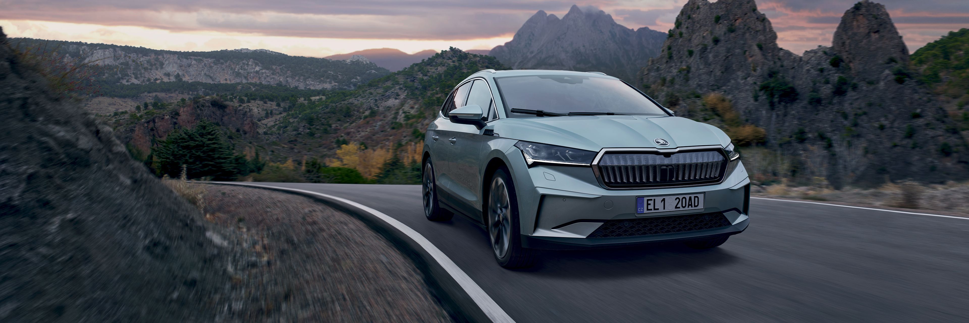 Ein Škoda Enyaq iV in voller Fahrt